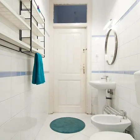 Spacious And Bright 4 Bedroom Lejlighed