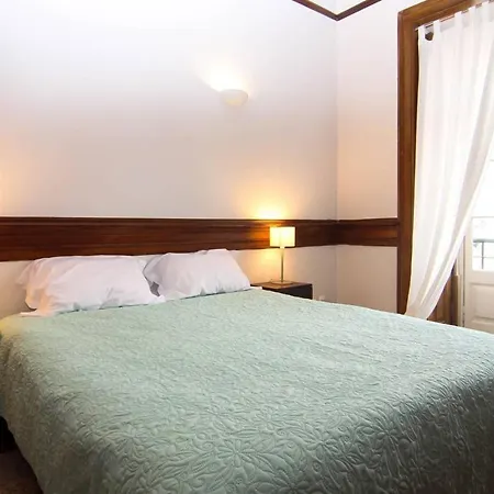 Spacious And Bright 4 Bedroom Lejlighed